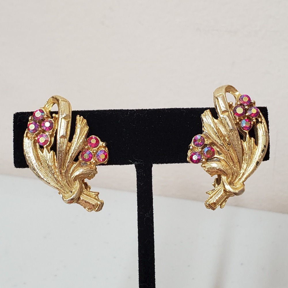 Vintage Textured Goldtone Red Rhinestone Floral Bouquet‎ Spray Clip On Earrings